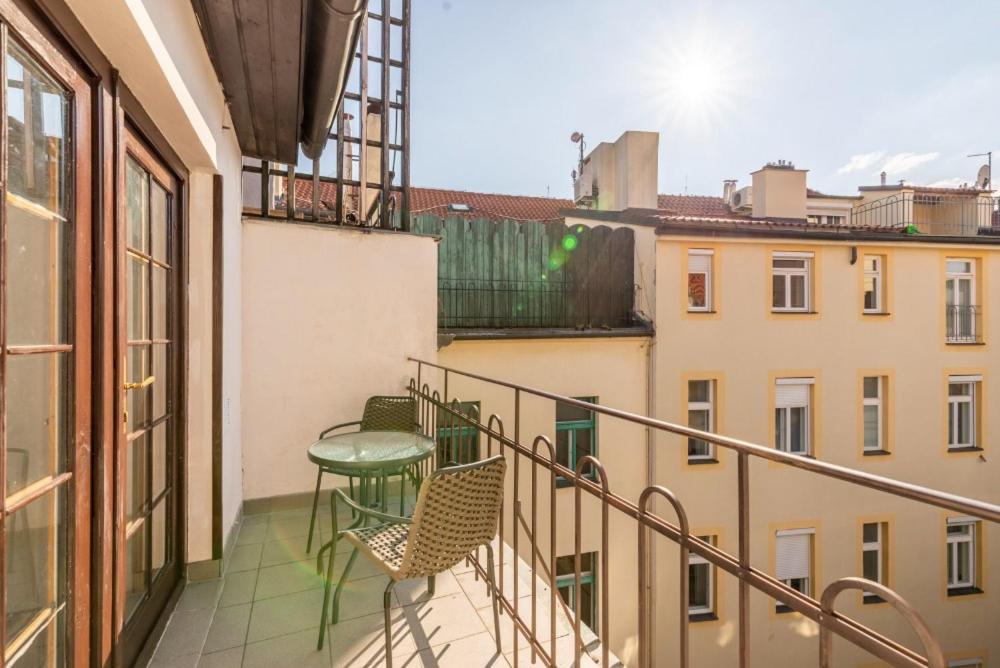 Templova - Old Town Large Apartment With Terrace Prága Kültér fotó