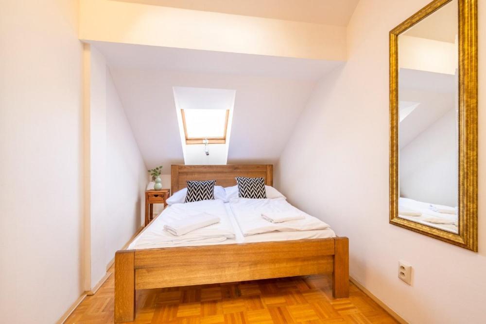 Templova - Old Town Large Apartment With Terrace Prága Kültér fotó